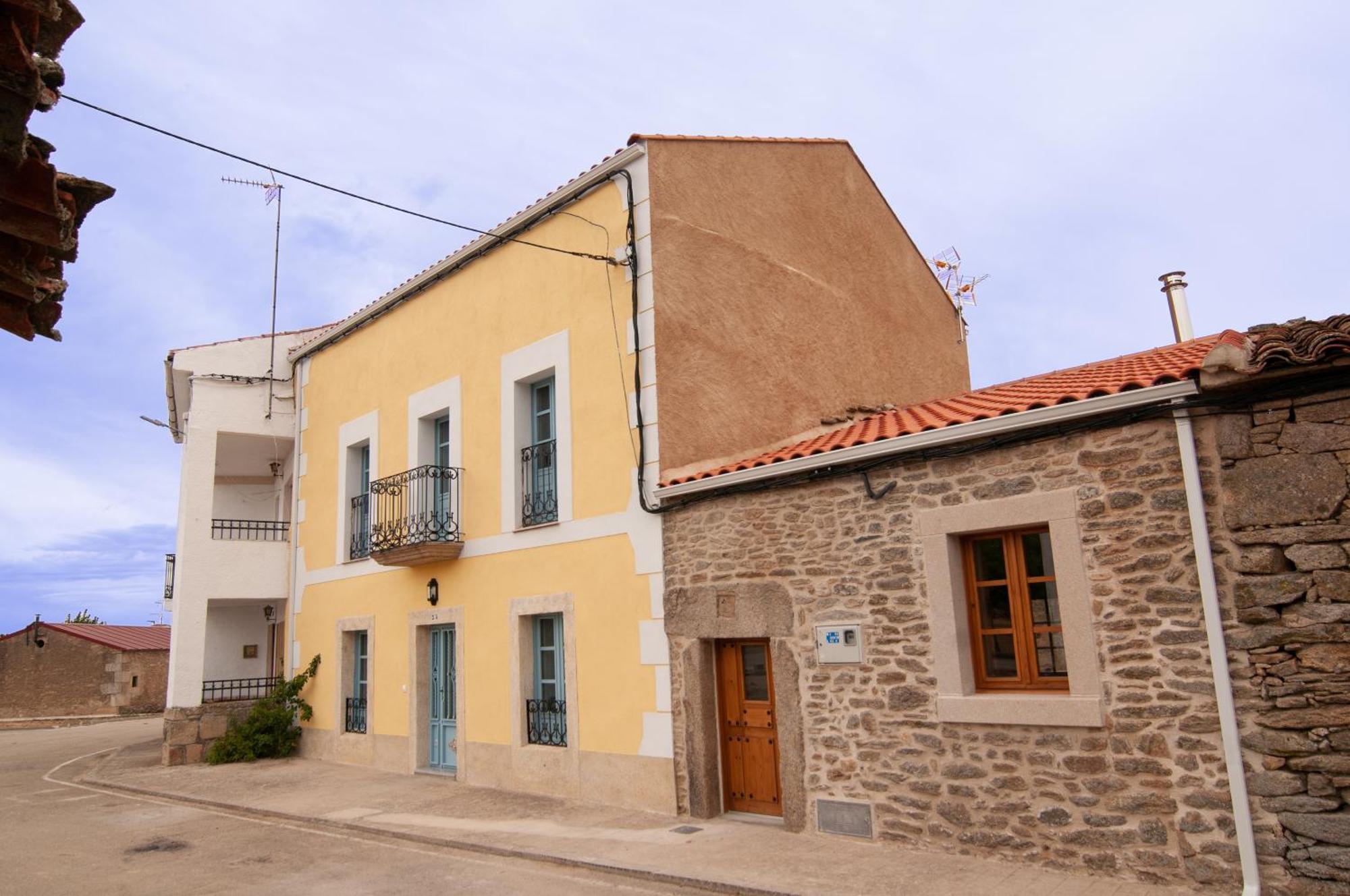 Villa Casa Amarilla Arribes Cerezal de Penahorcada Exterior foto